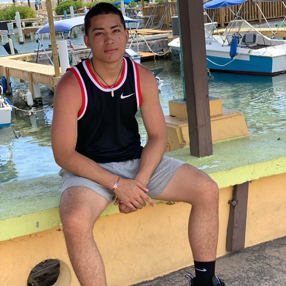 Meet your Posher, Chris - Picture 5 of 8